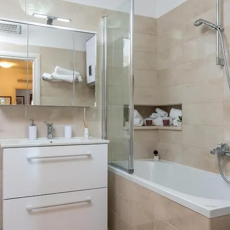 Apartament Domi *